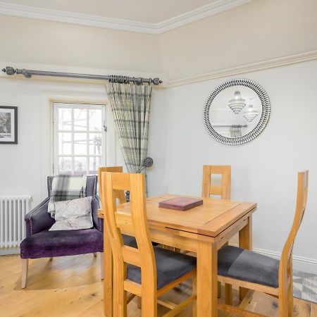 Pass The Keys Historic Ramsay Garden Apt With Balcony Views Единбург Екстериор снимка