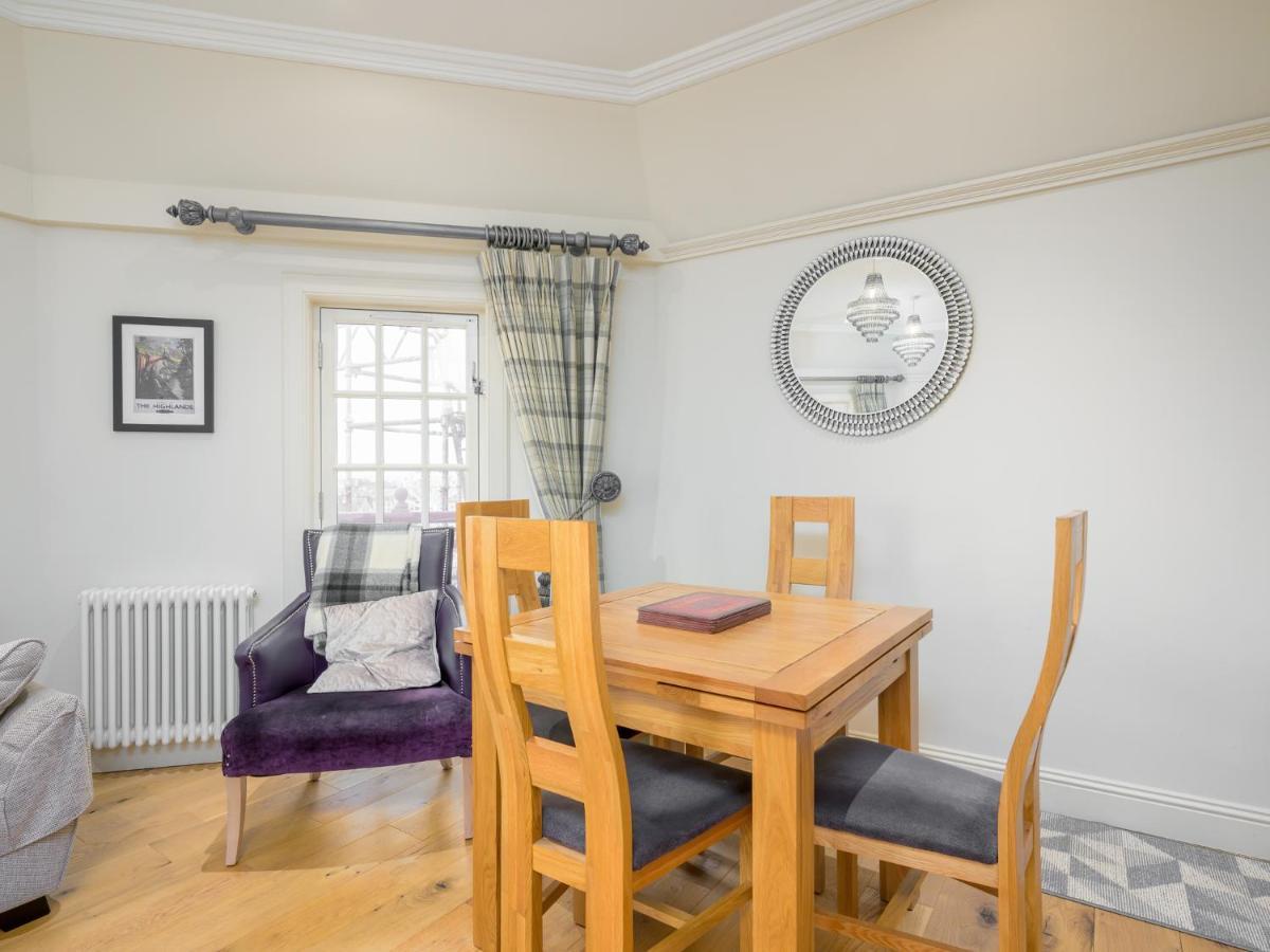 Pass The Keys Historic Ramsay Garden Apt With Balcony Views Единбург Екстериор снимка