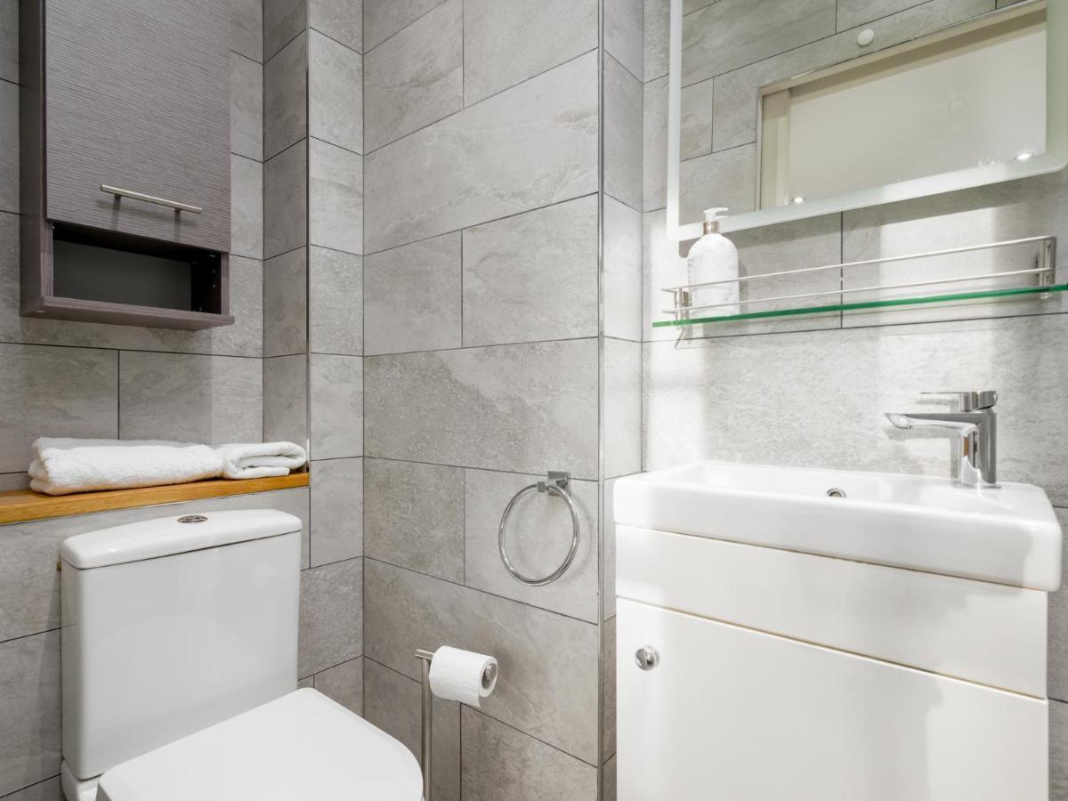 Pass The Keys Historic Ramsay Garden Apt With Balcony Views Единбург Екстериор снимка