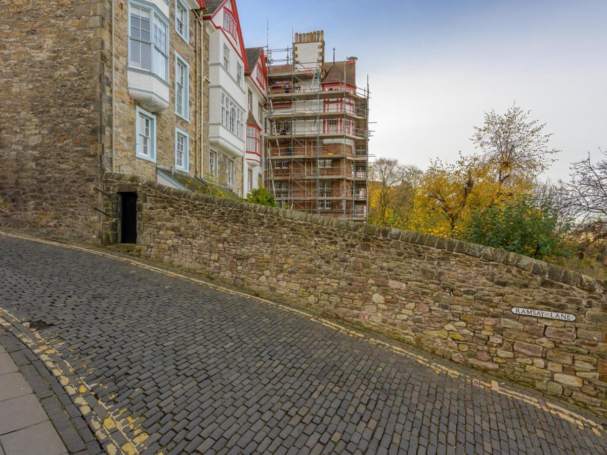 Pass The Keys Historic Ramsay Garden Apt With Balcony Views Единбург Екстериор снимка
