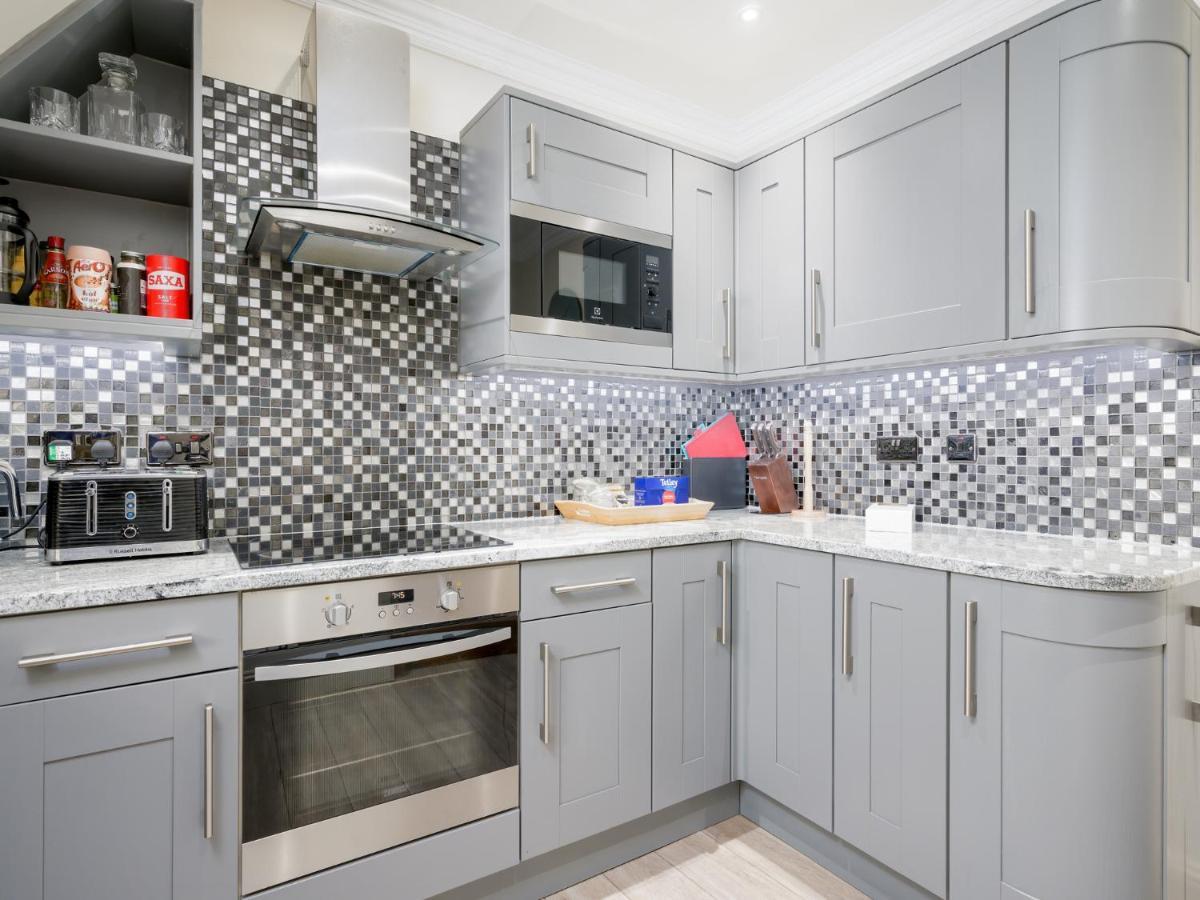 Pass The Keys Historic Ramsay Garden Apt With Balcony Views Единбург Екстериор снимка