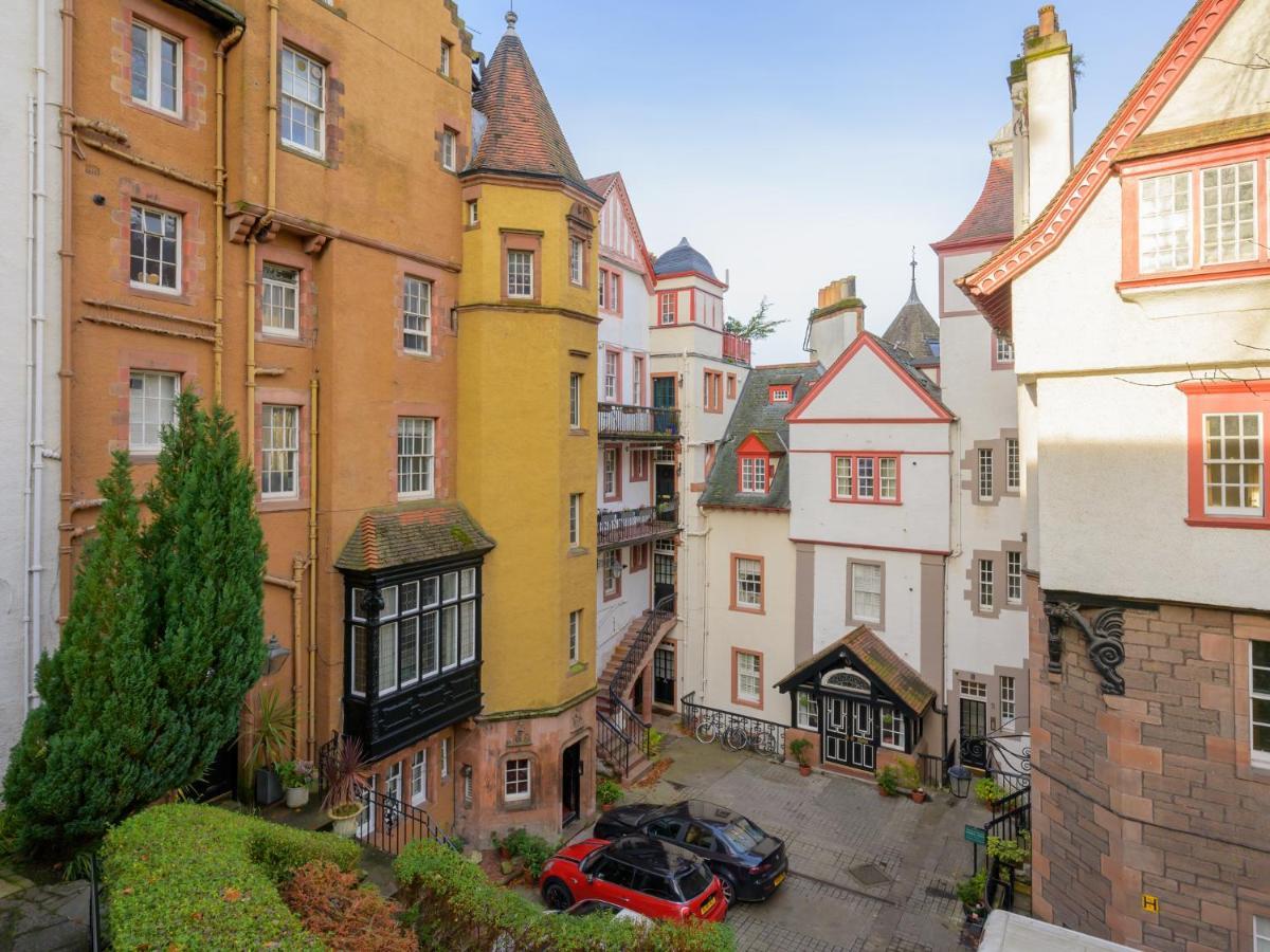 Pass The Keys Historic Ramsay Garden Apt With Balcony Views Единбург Екстериор снимка