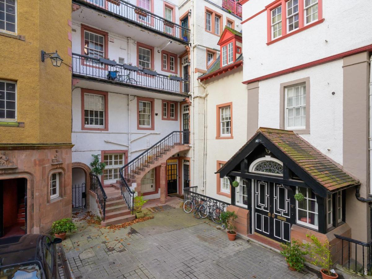 Pass The Keys Historic Ramsay Garden Apt With Balcony Views Единбург Екстериор снимка