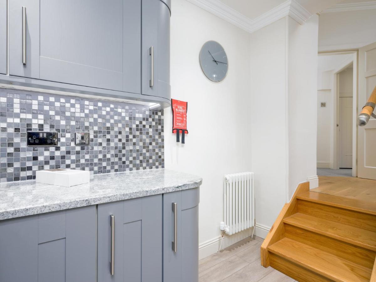 Pass The Keys Historic Ramsay Garden Apt With Balcony Views Единбург Екстериор снимка