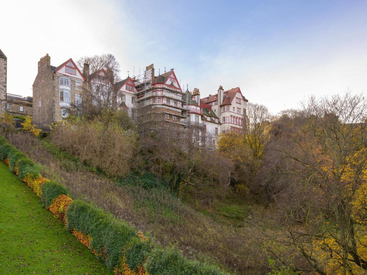 Pass The Keys Historic Ramsay Garden Apt With Balcony Views Единбург Екстериор снимка